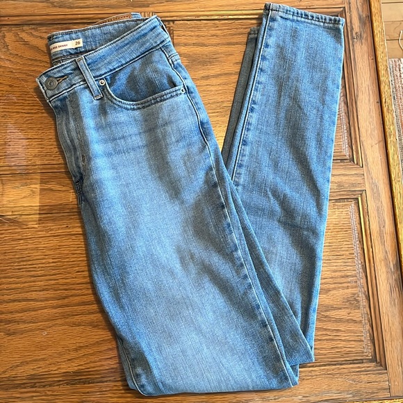 Levi’s High Waisted Skinny Jeans - Picture 2 of 4